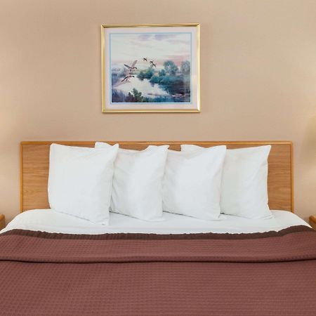 Days Inn By Wyndham Charleston Buitenkant foto