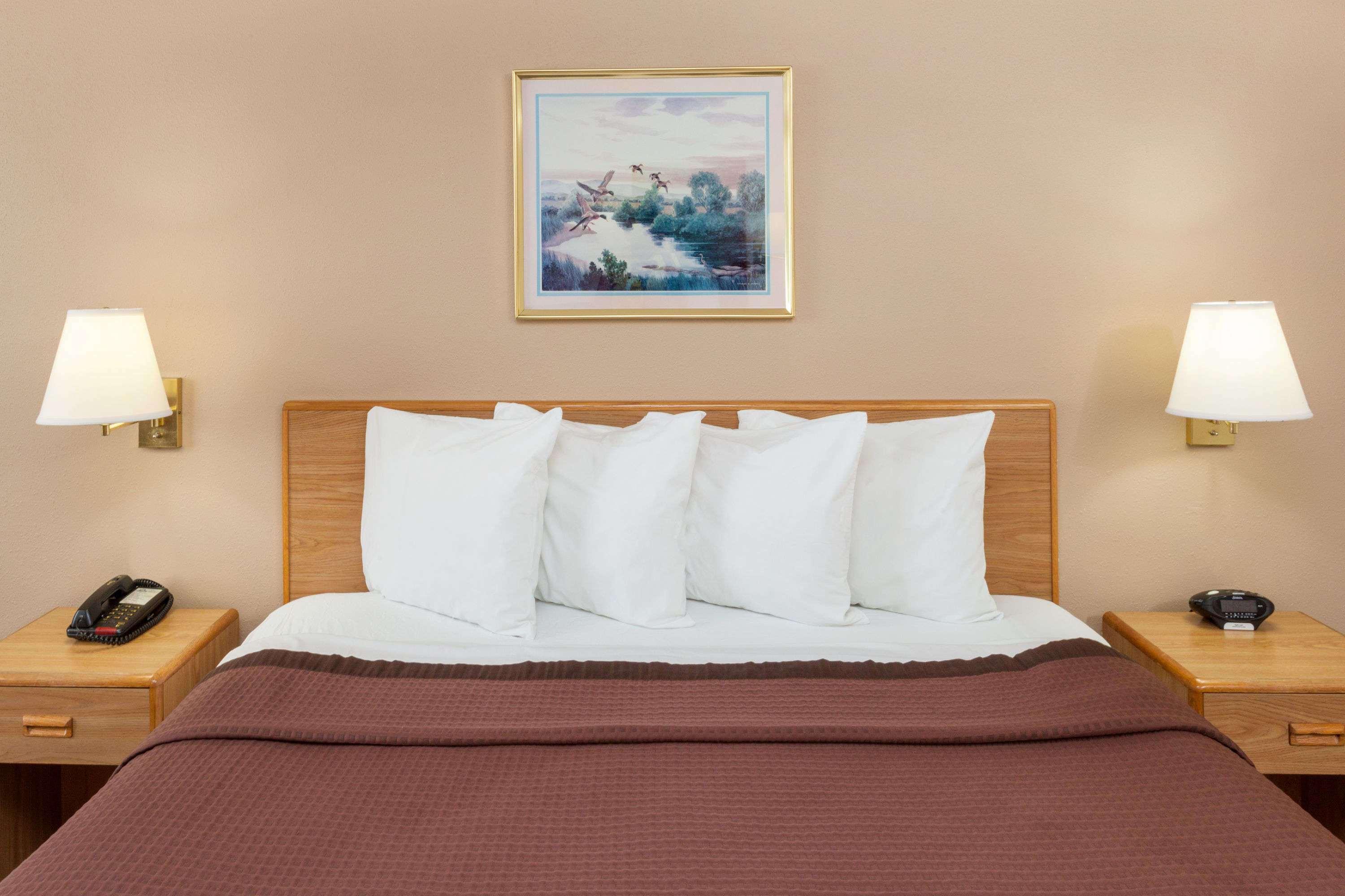 Days Inn By Wyndham Charleston Buitenkant foto