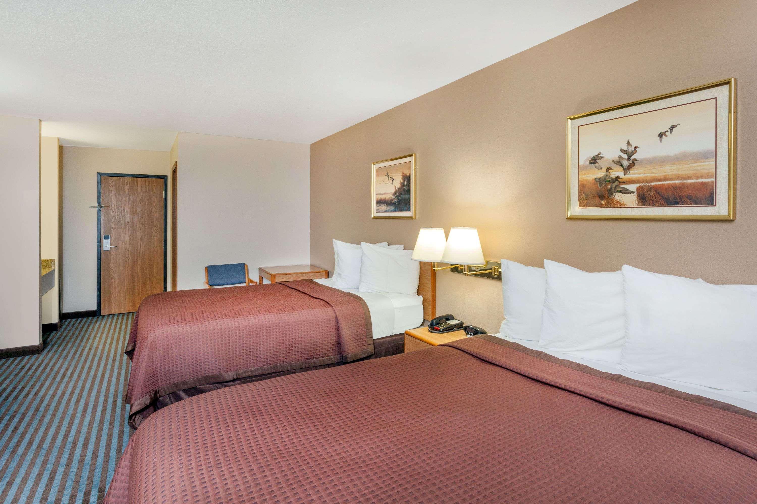 Days Inn By Wyndham Charleston Buitenkant foto