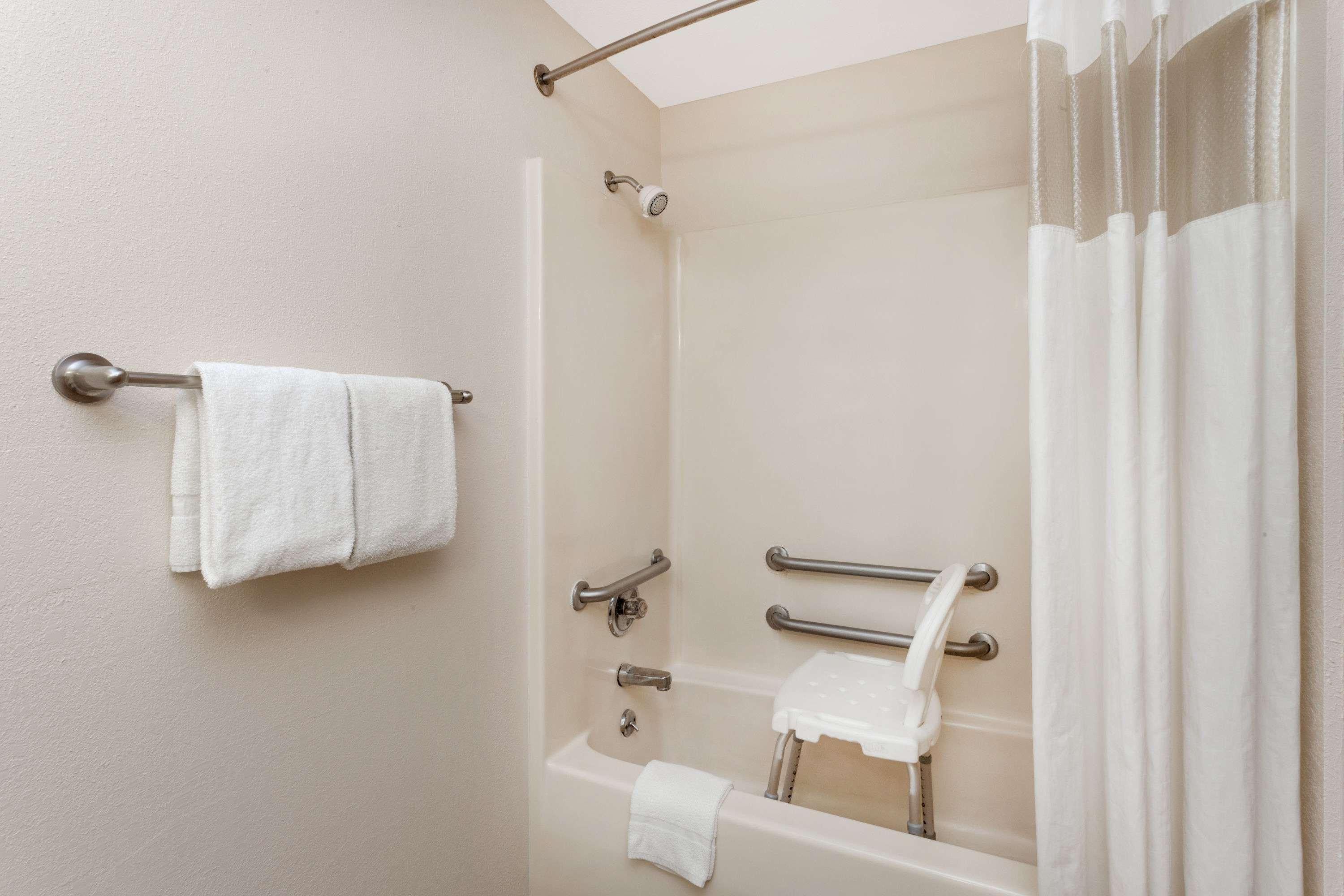 Days Inn By Wyndham Charleston Buitenkant foto