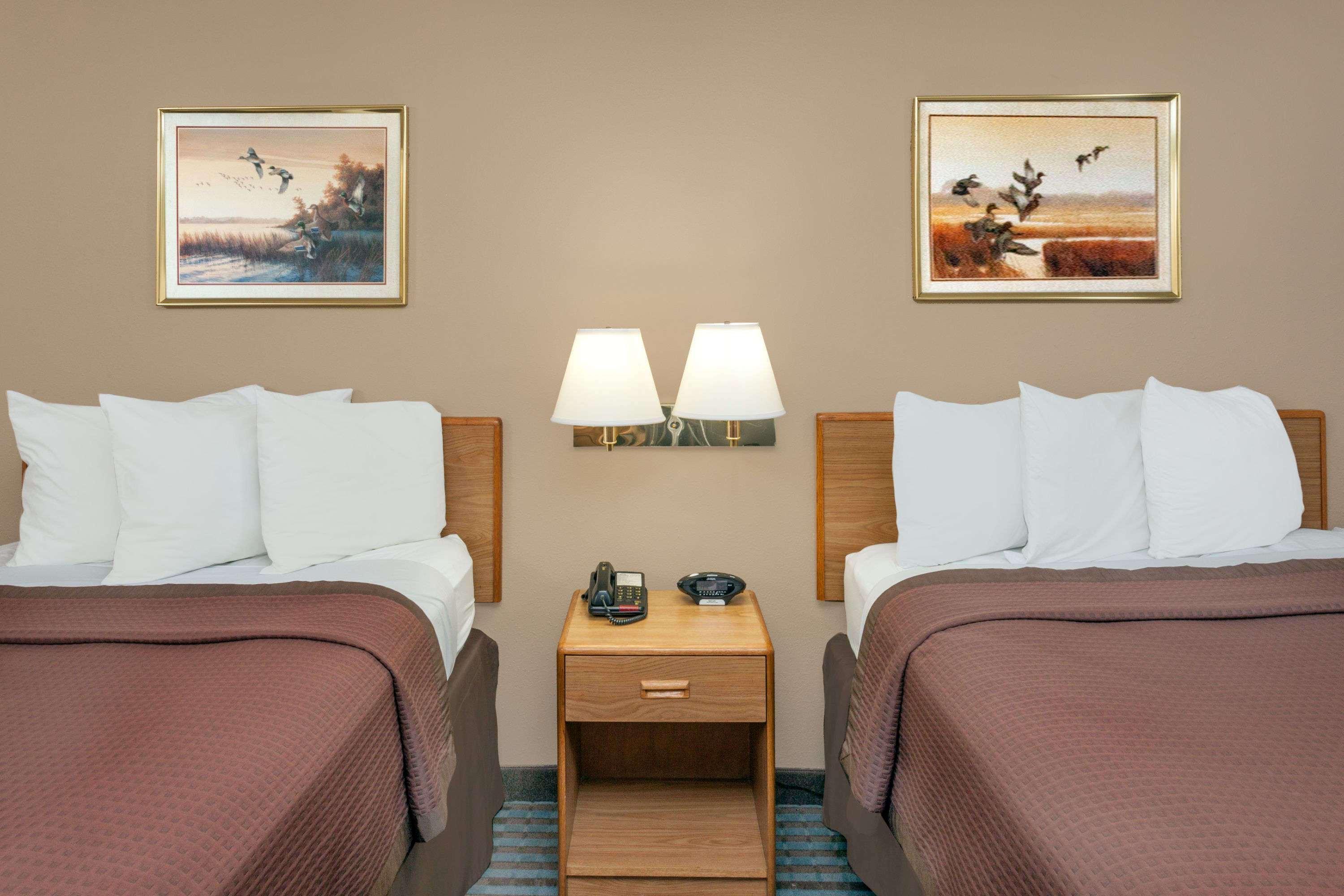 Days Inn By Wyndham Charleston Buitenkant foto