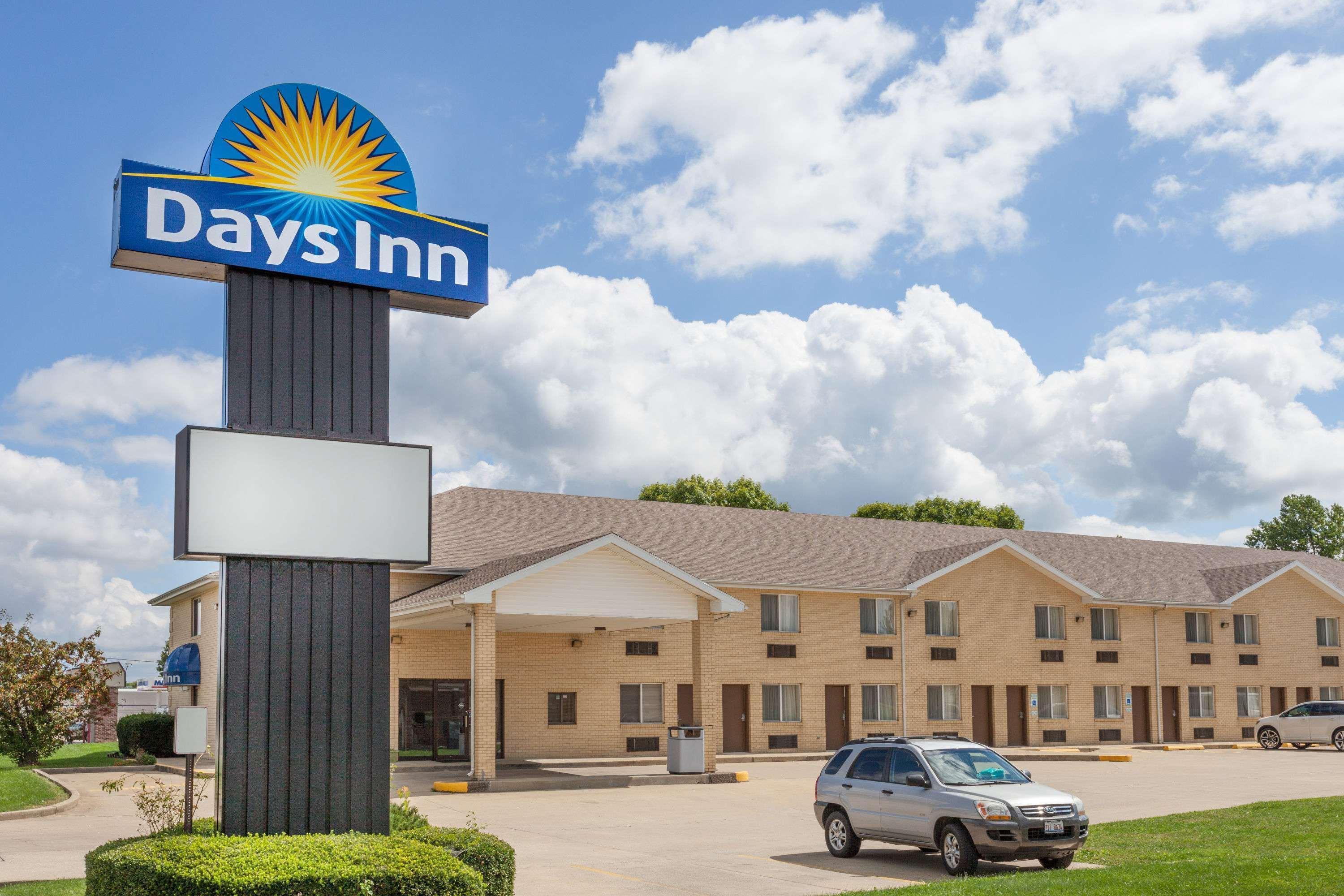 Days Inn By Wyndham Charleston Buitenkant foto