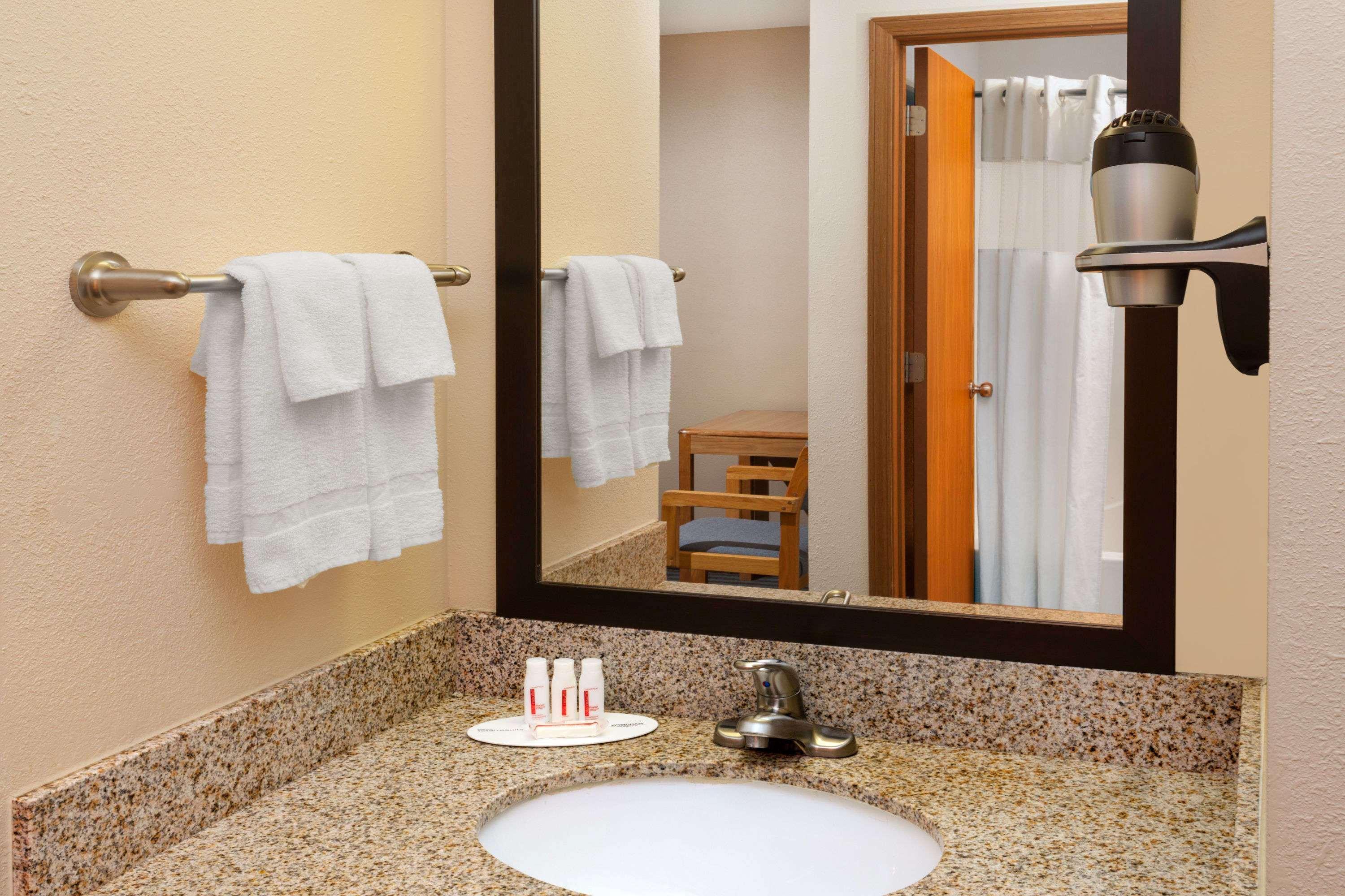Days Inn By Wyndham Charleston Buitenkant foto