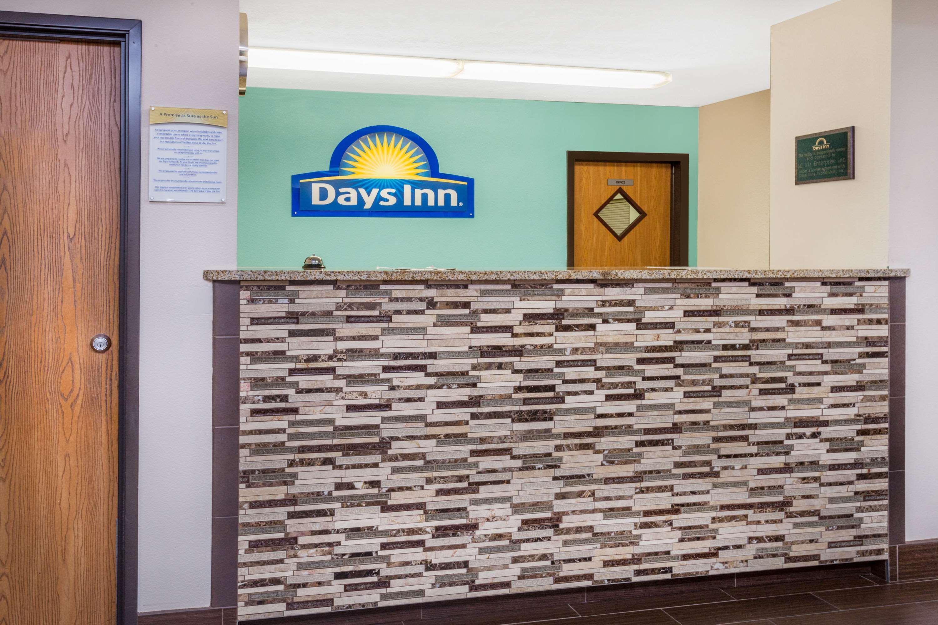 Days Inn By Wyndham Charleston Buitenkant foto